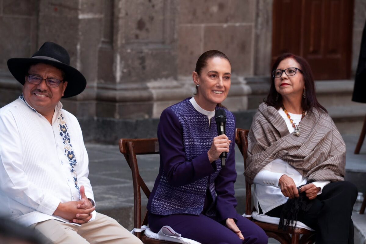 Sheinbaum dialoga con pueblos indígenas por el Día de la Nación Pluricultural en Palacio Nacional