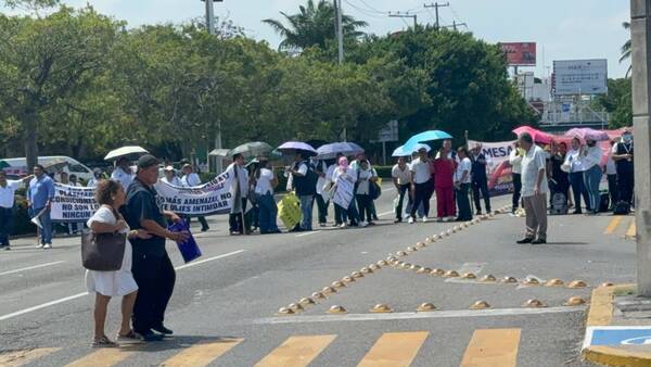 Trabajadores de Salud protestan por prestaciones en Villahermosa