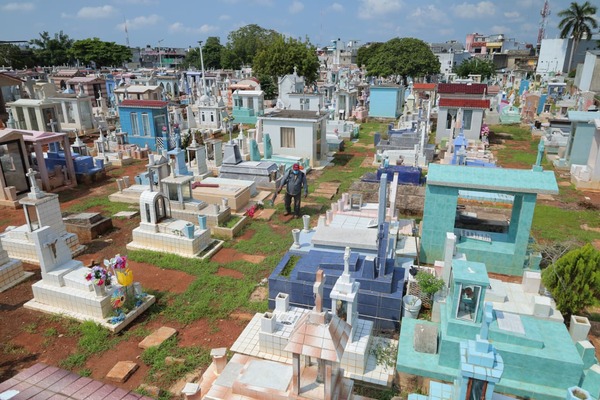 Panteones de Centro abrirán 36 horas por Día de Muertos