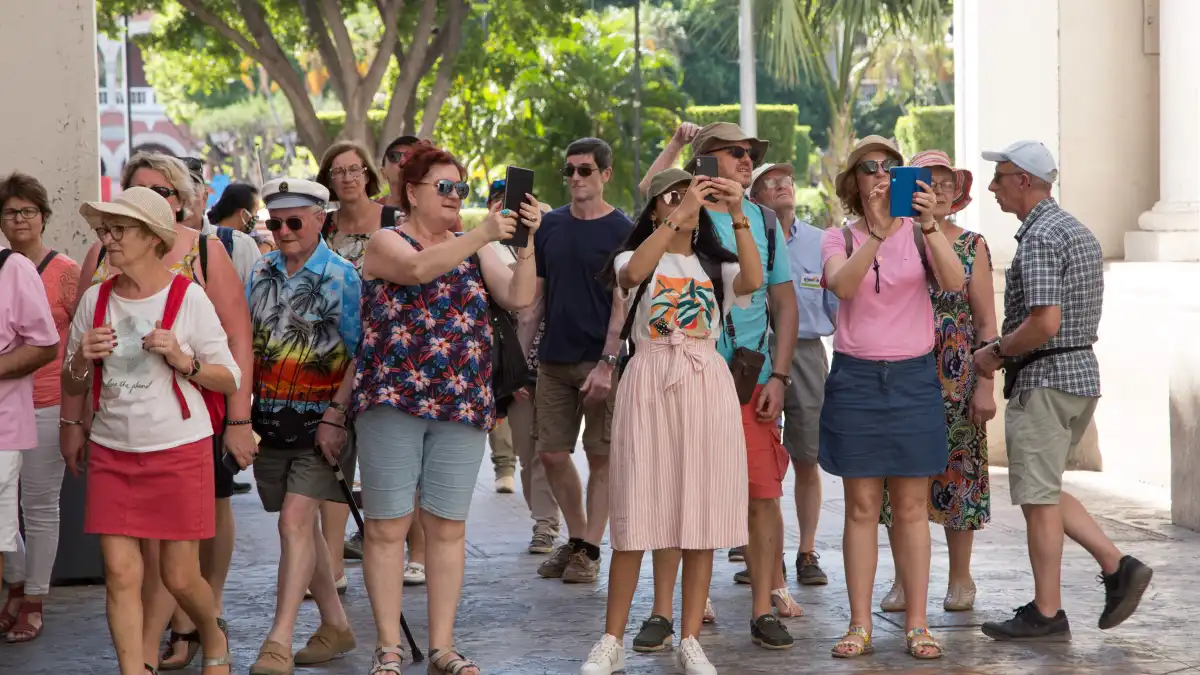 México rompe récord turístico con 67.7 millones de visitantes internacionales